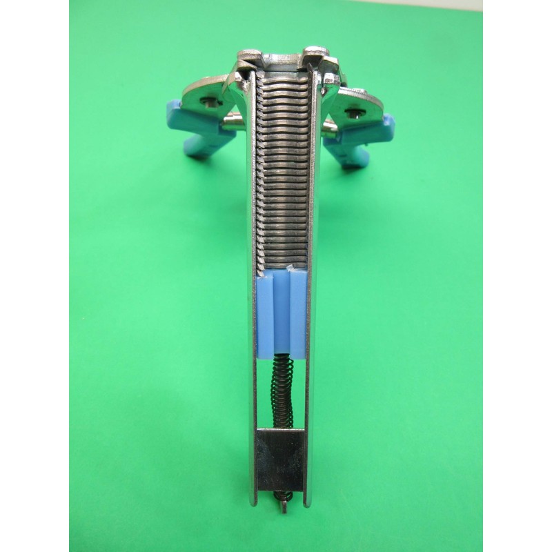 Spring loaded hog ring pliers with 600 galvanized rings for