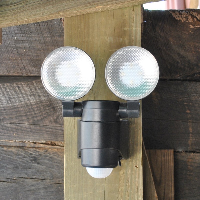 Maxsa 43218RS Battery-Powered Motion-Activated Dual-Head LED Security Spotlight, Black