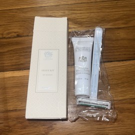 Gilchrist & Soames Travel Brushless Shave Cream & Razor New In Box