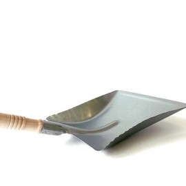 Heaven in Earth Galvanised Metal Dustpan