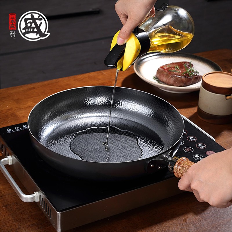 MITSUMOTO SAKARI 11-Inch Japanese Iron Skillet, Flat Bottom