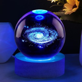 Vicloon 3D Galaxy Crystal Ball Night Light, 3D Planets Crystal Ball with Wooden Base, Space Galaxy Crystal Ball, 3D Crystal LED Night Light Tabletop for Birthday Gift Anniversary Home Decor