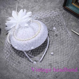 Jovono Fascinator Hat 20s Style Flower Feather Headband Lace Veil Bridal Hat Beaded Cocktail Tea Party Headpiece for Women (White, One Size)
