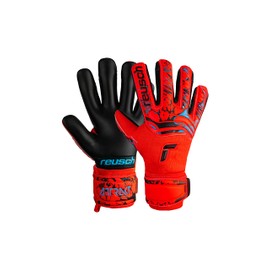 Reusch Attrakt Grip Evolution goalkeeper gloves with good grip and inner seam cut