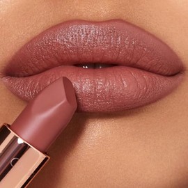 Charlotte Tilbury Lápiz labial Matte Revolution - Lápiz labial mate de larga duración con color para construir e ingredientes amantes de los labios, f