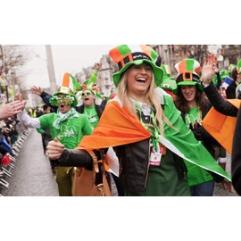 KliKIl Ireland Flag 90 x 150 cm - Irish Flag Fan Item Weatherproof Irish National Flag with Brass Eyelets Bright Colours and UV-Resistant for Outdoor Use Ireland