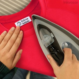 Sello Personalizado para Marcar Ropa - Carcasa Personalizada y Cinta Termoadhesiva Para Prendas Oscuras, Almohadilla para papeleria Gratis. Ropa escolar, Guarderias
