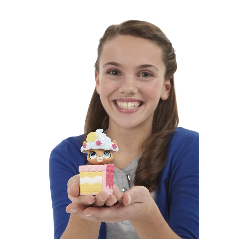 Littlest Pet Shop Sweetest Hide 'N Sweet Chipmunk Pet