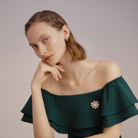 Brosche Vintage mit Barockperlen & Kristallen, SHE'S FREE STYLE JUST FOR YOU 8-Zack-Stern Anstecknadel, goldene Broschen für Kleidung, elegante Damen Brosche im Geschenkset