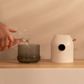 Cecotec Aroma-Diffusor ohne Kabel PureAroma 550 Cordless. 5000 mAh, 3 Betriebsmodi, Doppelausgang, 500-ml-Tank, Akku und Bildschirm, Aromatherapie