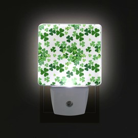 Green Lucky Clover Plug-in Night Light,St Patrick's Day Shamrocks Lamp Auto Dusk to Dawn Sensor Nightlights Plug into Wall,Energy Efficient Nightlight Home Decor for Bedroom,Bathroom,Kitchen,Hallway