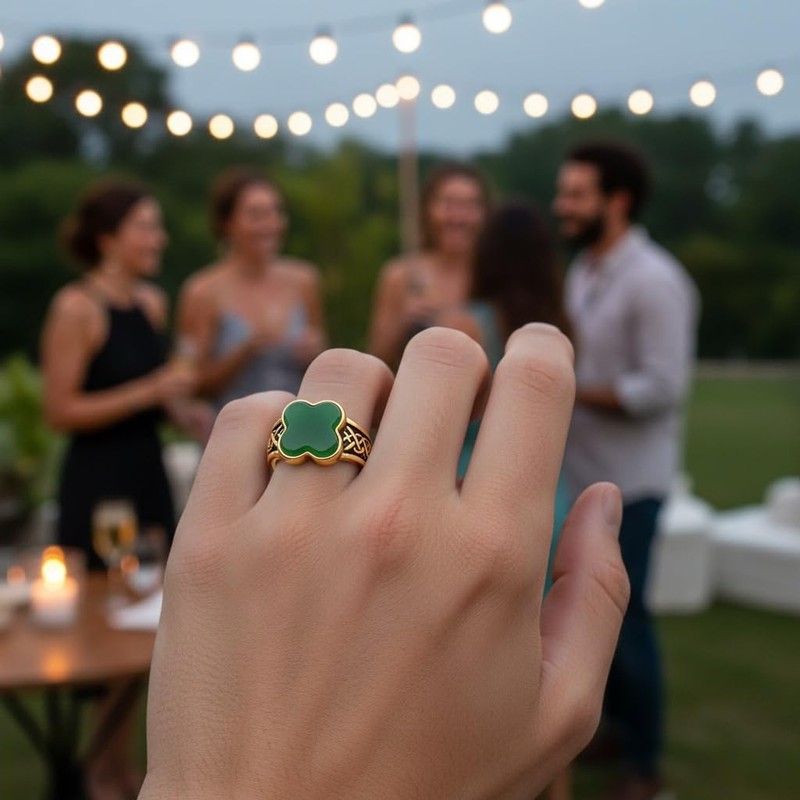 THJEW Vintage Lucky Four-Leaf Clover Natural Aventurine Jade Ring, 18K