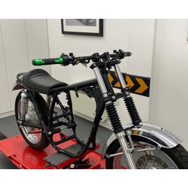 Motorbike Hand Grips & Bar Ends for 22mm 7/8-inch Handlebars with Enhanced Comfort and Style - Green Anodised Aluminium and Rubber | Suitable for all Street Motorcycles and Road Bikes | 2 PCS