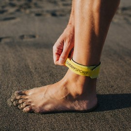 BUDDYSWIM - Chip holder made of elastic neoprene, the chip holder that attaches to the ankle is perfect for all kinds of sports, the holder is available in yellow colour.
