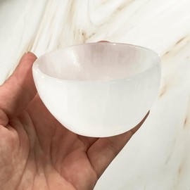 H&H HOMEDECOR LTD Selenite Crystal Charging Bowl White Selenite Charging Alter Bowl Cleanse Meditation Spiritual and Recharge Crystals Charging Bowl Decoration Gift Multiple Sizes (6 Cm)