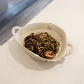 SEICASAYA 23cm Ceramic Serving Bowl, Handcrafted Free-Form Edge Design with Handles, Decorative Bowl for Fruits and Salads (Natural Beige)