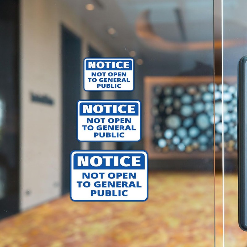 Letrero clásico enmarcado Plus Notice Not Open To General Public