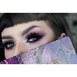 Revolution Beauty London, Forever Flawless, Eyeshadow Palette, Show Stopper Red, 18 Shades, 19.8g
