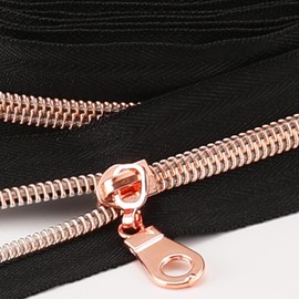 Sawoake 9 m Bulk Zipper, (#5) Zips for Sewing, Black Nylon Coil Zipper with Rose Gold Teeth, Replacement Sewing Zip with 20 Pieces Zip Sliders (#5 Black Rose Gold)