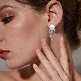 Yheakne Vintage Pearl CZ Chandelier Earrings Gold Chandelier Dangle Earrings CZ Tassel Earrings Stunning Rhinestone Wedding Drop Earrings Jewellery for Women and Girls (Gold with Pearl)