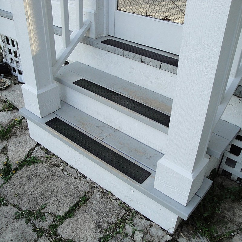 HandiTreads Non Slip Aluminum Stair Tread, Powder Coated Black, 3.75"