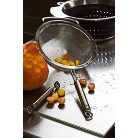 RÖSLE Kugelausstecher, Hochwertiger Ausstecher für Melonen und anderes Obst sowie Gemüse, Edelstahl 18/10, 3 cm Durchmesser, Spülmaschinengeeignet, Silber