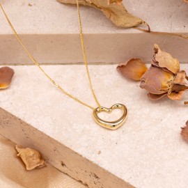 Carissima Gold Women's 9ct Yellow Gold Medium Floating Heart on Curb Chain Necklace of 41cm