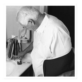 Toothbrush Pillow - Toothbrush Holder and Toothbrush Stabilizer for Easy Application of Toothpaste