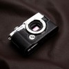 DBZZ E-P7用本革ハーフケース, メタル底板付き OLYMPUS PEN用 ブラック
