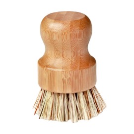 Heritage Products - Cepillo de hierro fundido, cepillo de palma para cocina con mango de madera de bambú natural y cerdas de nailon densamente empaquetadas, protege el condimento de hierro fundido antiadherente durante el lavado de platos
