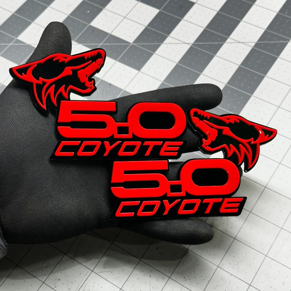 usa Standard RED COYOTE 5.0 Emblem Badges On Black Fender
