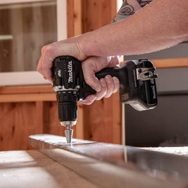 Makita XFD15SY1B-R 18V LXT Sub-Compact Brushless Lithium-Ion 1/2 in. Cordless Driver Drill Kit (1.5 Ah) (Renewed)
