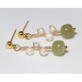 Wicary Pearl Stud Earrings Cute Cat Paw Bowknot Baroque Dangle Drop Slight Flaw Freshwater Pearl Earrings for Women (pearl-with-jade)