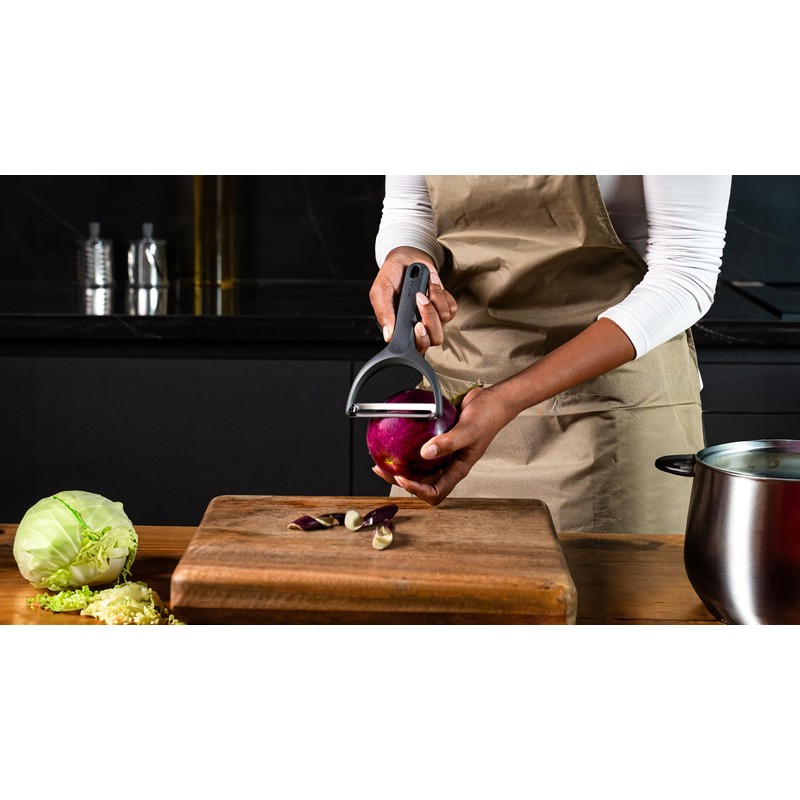 Zyliss Wide Peeler, Extra Sharp for Large Fruit and Vegetabes