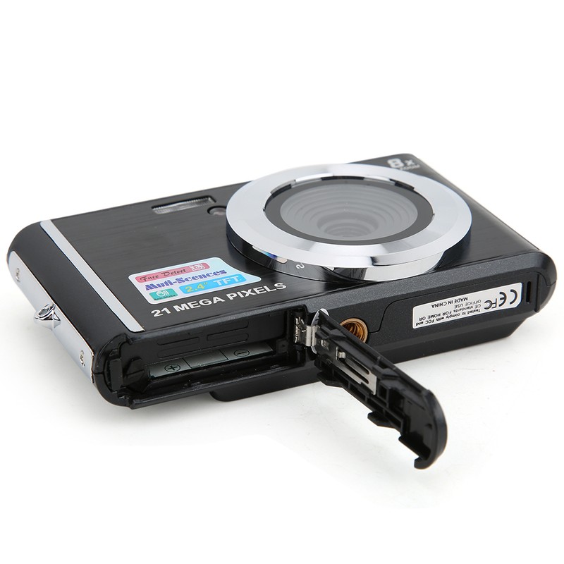 21MP 2.4in TFT Screen 8 Times Digital Zoom Camera with