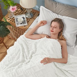 KMUSET White Fleece Blanket for Couch - Super Soft Cozy Throw Blankets for Women, Beautiful 3D Jacquard Gift Blanket for Girls, 60 x 80 Inches