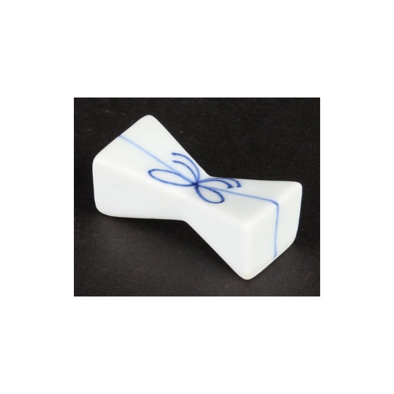 Hasami Ware 44769 Knot Chopsticks Rest, Blue