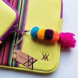 Suitable for laptops and ultrabook up to 14" from VAMVAM. Padded and reinforced.