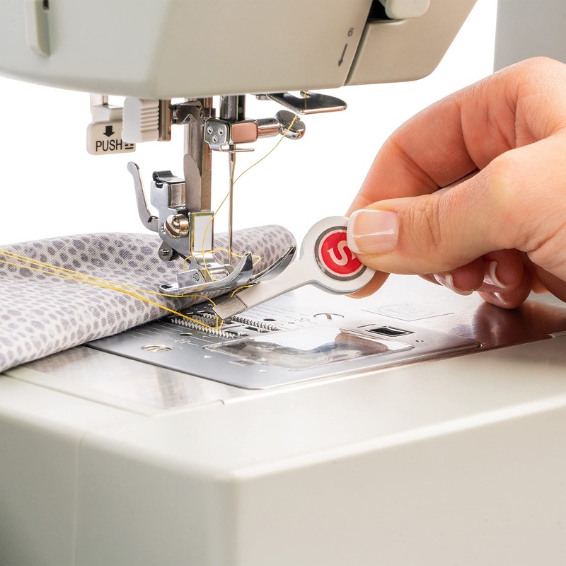 SINGER Slant Tip Tweezers with Wide-Grip for Sewing, Quilting, &