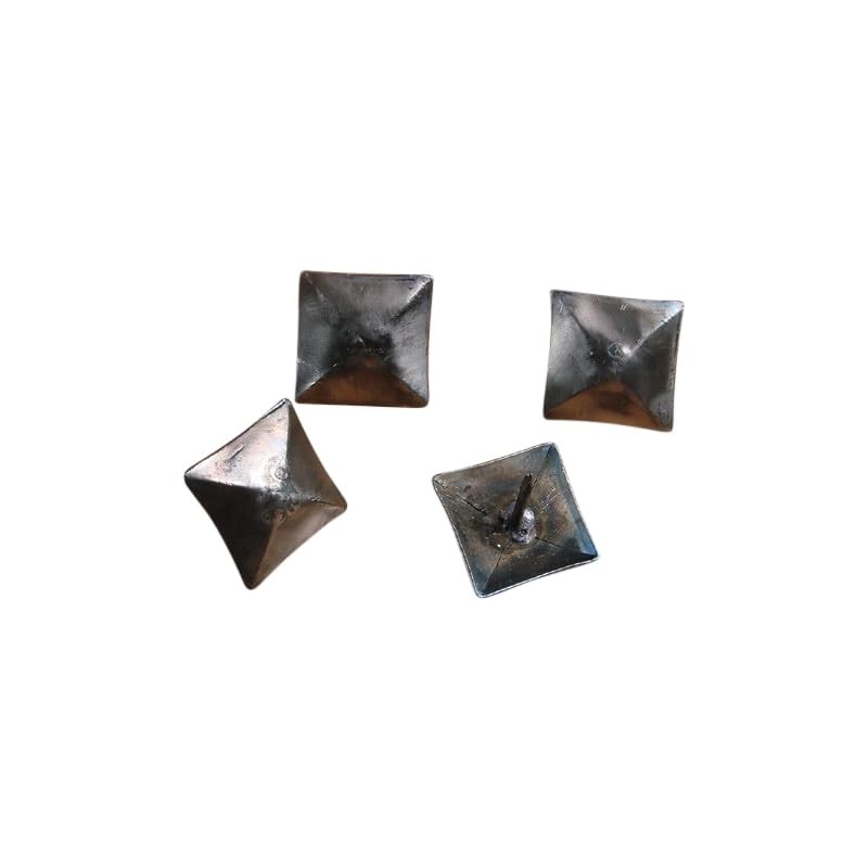 Premium 1 1/2" x 1 1/2" Pyramid Clavos - Hand