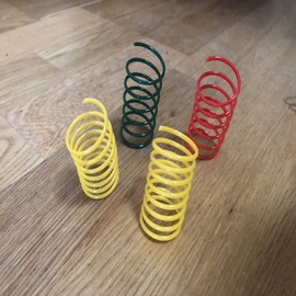 Pack of 40 Cat Spring Toys, Plastic Spiral Springs, Novelty Pet Toy, Colourful Creative Plastic Spiral Springs Spiral for Cat Bites, Hunting, Playing with the Owner