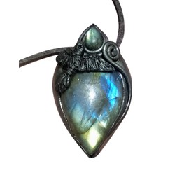 Black Raven Necklace Wiccan Jewelry Crow Goth Witch Pendant. Irish Pagan Dark Goddess Crystal Gifts. Heart of the Raven Spirit Animal Totem for Men and Women (Rainbow Labradorite)