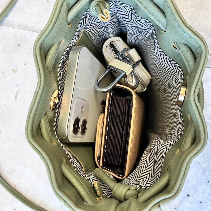 [mauve] シンプル巾着スマホショルダー（ブラック）