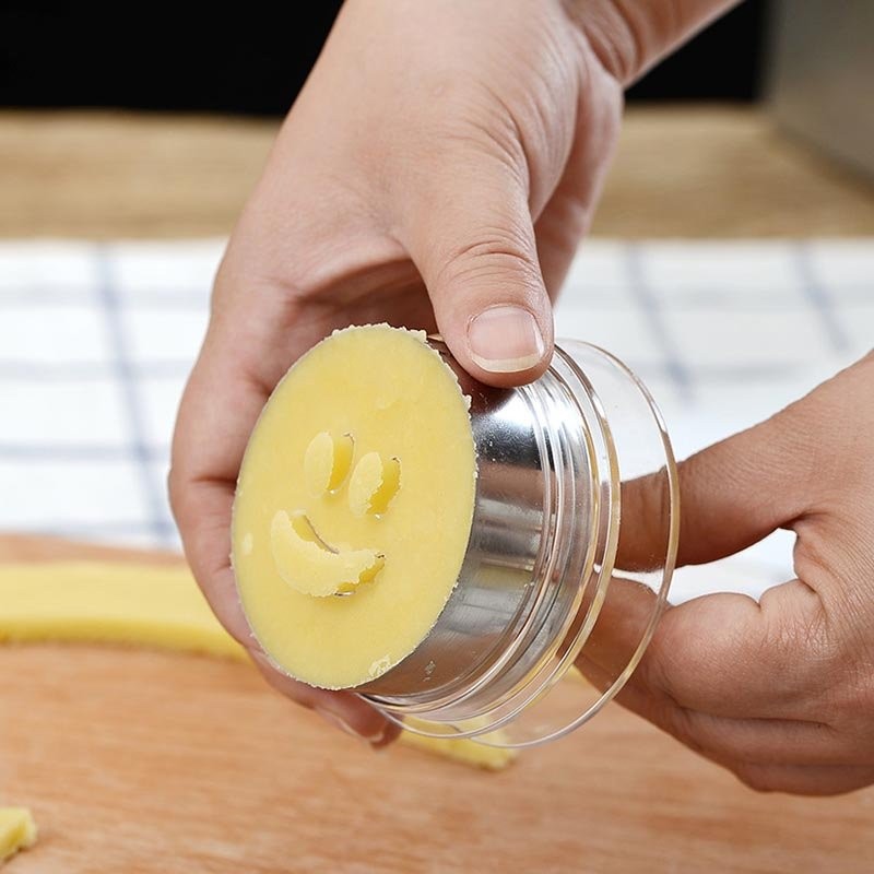 タイガークラウン クッキー型 シルバー クリア 71×71×42mm にこにこフェイス まる 抜型 顔 パーツ