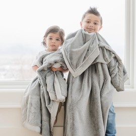 SARANONI Super Soft Comfy Lush 60" x 40" Blanket for Kids and Teens (Gray)
