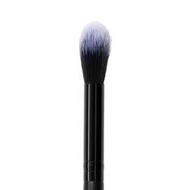 e.l.f. Brocha iluminadora de puntos altos, cepillo de maquillaje facial suave y cónico para iluminar y crear un brillo de enfoque suave, vegano y libr