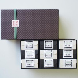 Niinoya Kuro Yokan Mini, Pack of 9