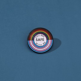 Caiyao Broche esmaltado You are Safe with ME, alfileres de enfermera, médico, estudiantes de medicina, broche de solapa de arco iris, pines esmaltados para ropa, mochila y sombrero, regalo divertido de joyería, Esmalte, Glaseado