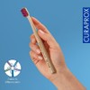 Cepillo de dientes de madera Curaprox CS: cuidado bucal ecológico