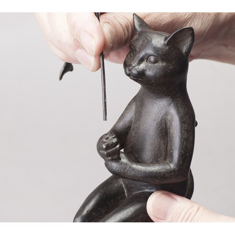 猫の置物 ねこの置物 アンティーク雑貨【釣りをする猫】